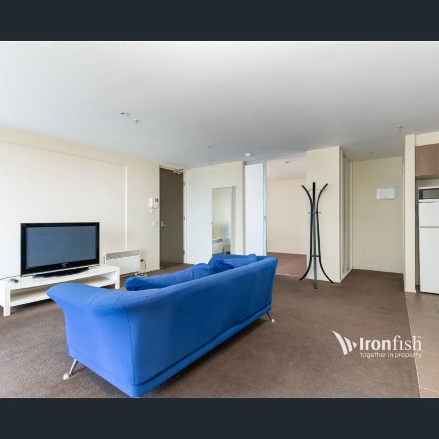 LOCATION, VIEWS, SIZE & FULLY-FURNISHED! - Photo 1