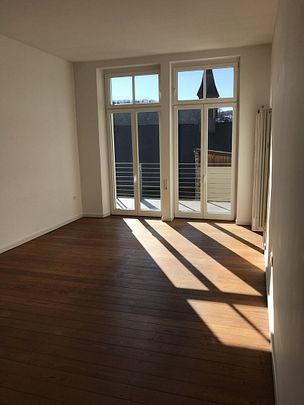 BARRIEREFREIE WOHNUNG MIT STILVOLLEM AMBIENTE IN DER SENIORENWOHNANLAGE KÖNIGSTRASSE - Foto 1