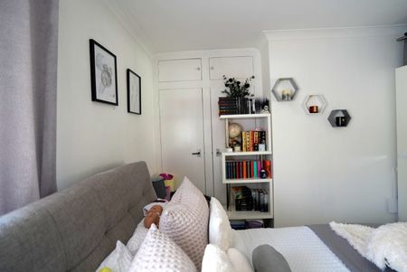 2 Bed Flat, Linden Way, N14 - Photo 2