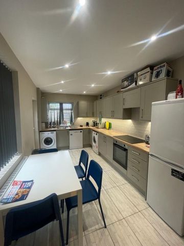 20 Arthur Street - Brand New Kitchen & Great LocationLoughborough - Photo 4