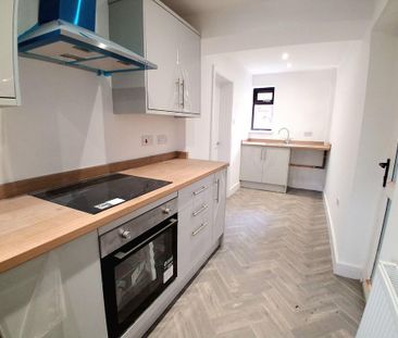 4 bedroom semi-detached house to rent - Photo 6