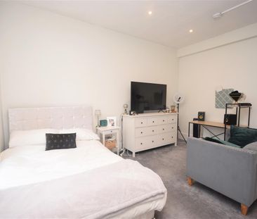 Sheen Road, Richmond, Surrey, TW9 - Photo 2