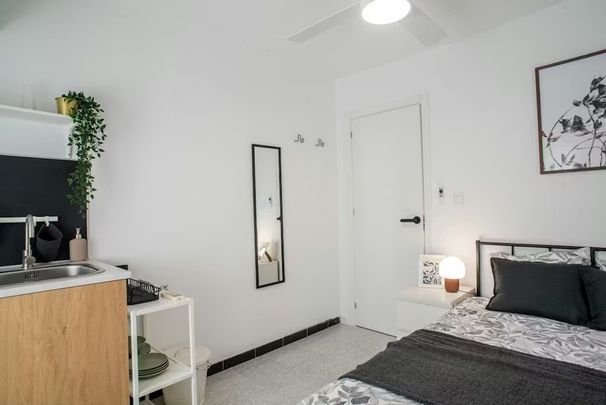 Carrer Benidoleig, Valencia, Valencian Community 46017 - Foto 1