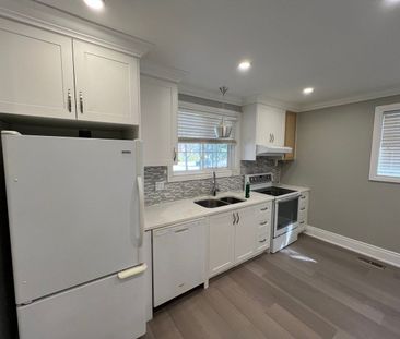 For Lease - 73 Murray Drive, Aurora, Ontario - Photo 6