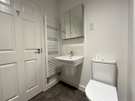 Wheatfield Avenue, Chippenham - Photo 4