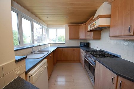 4 bedroom flat to rent - Photo 2