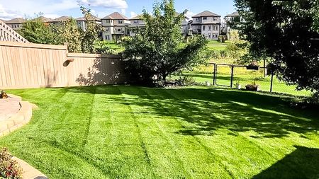 Beautiful Walkout Backing A Pond In The Hamptons.Pets Negotiable. - Photo 3