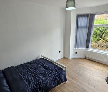 Room 1, Grovehall Drive, Leeds, LS11 7LN - Photo 1