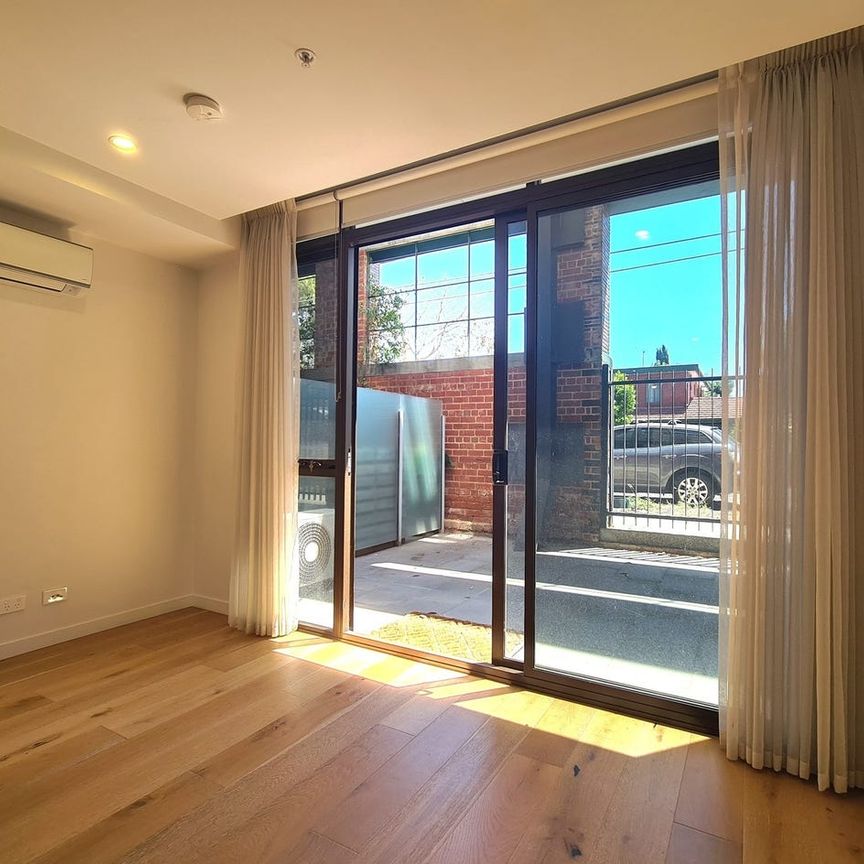 Easy Contemporary Living - Photo 1