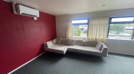 Spacious Apartment in Great Location! - Photo 2