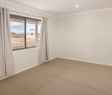 Charming New Home - Photo 4