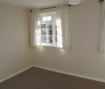 2 bedroom link detached house to rent - Photo 2