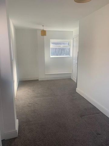 4 bedroom terraced house to rent - Photo 4