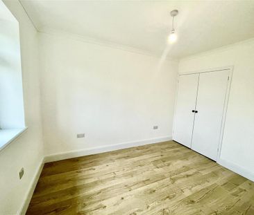 3 bedroom end of terrace house to rent - Photo 2