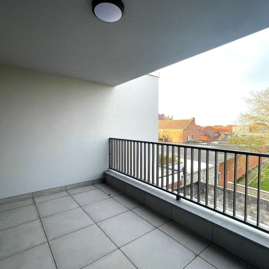 Totaal gerenoveerd, ruim appartement in centrum Lauwe! - Photo 1