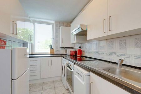 4 bedroom flat to rent - Photo 3