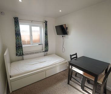 1 Bedroom Flat To Rent in Talbot Village - £600 pcm Tenancy Info - Photo 1