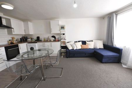 2 bedroom Flat in Calverley Ln, Leeds - Photo 5