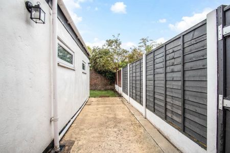 3 bedroom terraced house to rent - Photo 4