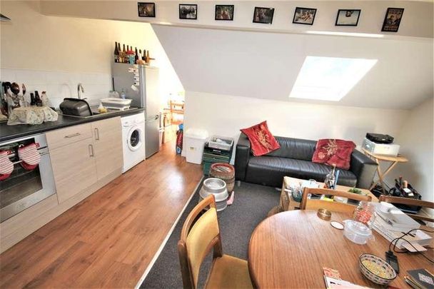 Meanwood Road, Leeds, LS7 - Photo 1