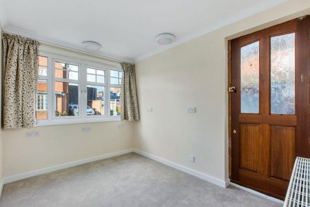 3 bedroom flat to rent - Photo 4