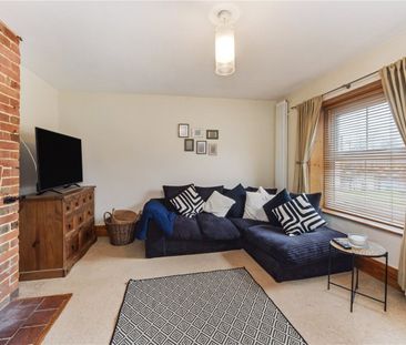 A characterful two-bedroom apartment in the heart of historic Midhurst - Photo 3