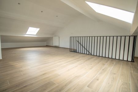 APPARTEMENT DUPLEX EN EXCELLENT ETAT à 7170 Manage  Loyer: 800 € / mois - Photo 3