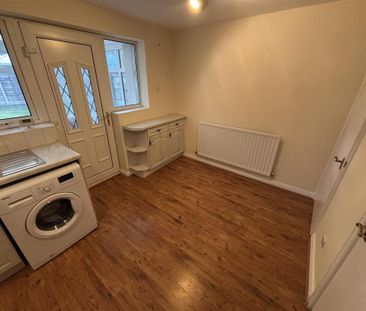 2 bedroom end of terrace house to rent - Photo 2