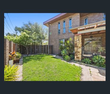 Spacious Family Living in a Prime Balwyn Location - Photo 3