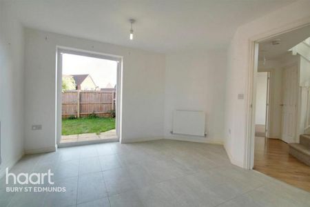 3 bedroom terraced house to rent - Photo 3