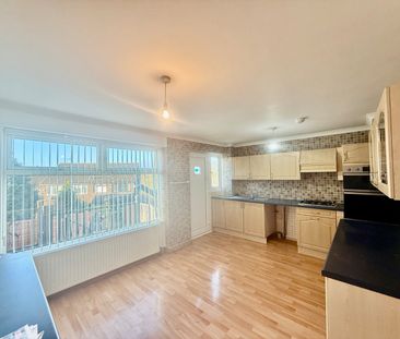 3 bedroom terraced house to rent - Photo 3