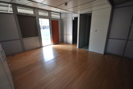 AFFORDABLE ABODE - Easy-care 4x2 - Photo 4