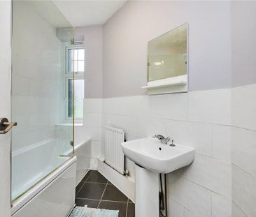 3 bedroom flat to rent - Photo 2