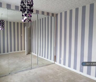 2 bedroom end of terrace house to rent - Photo 3