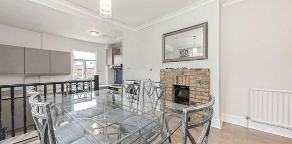 Merton Road, SW18 5LD, London - Photo 2