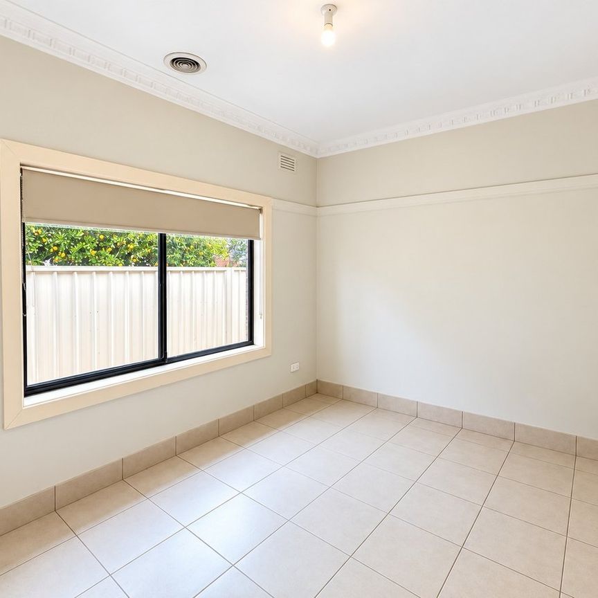 3 BEDROOM TOWNHOUSE! - Photo 1