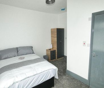 4 bedroom terraced house to rent - Photo 5