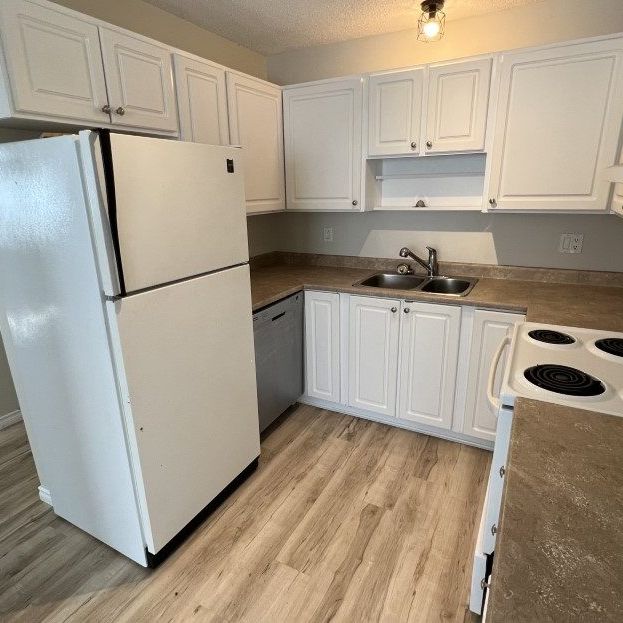 1050 Saint David Crescent - Photo 1