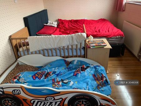 3 bedroom end of terrace house to rent - Photo 3