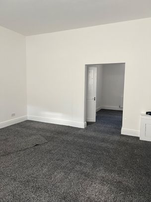 3 Bed End Terrace, Grange Mount, CH43 - Photo 1