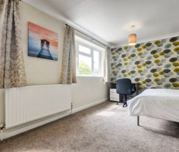 Ardingly Close, Ifield, RH11 - Photo 4