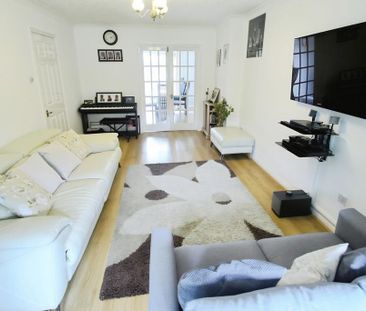 4 bedroom detached house to rent - Photo 2