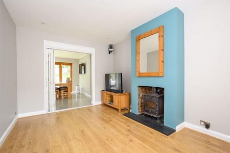 3 bedroom semi-detached house to rent - Photo 2