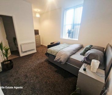 1 bedroom in a house share to rent - Photo 2