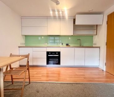 Fantastic modern 2 bed apartment in the City Centre - Photo 6