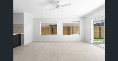 Stunning Home - Media & Split System A/C - Photo 3