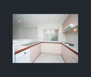 Immaculately presented in perfect location. - Photo 4