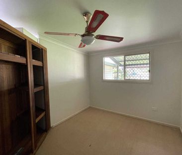 Spacious 4-Bedroom Family Home with Generous Backyard - Photo 5