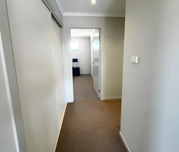 2/181 Riversdale Drive, Tarneit VIC, Belconnen - Photo 2