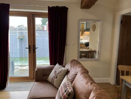 Worthing Road, RH13 - Photo 3